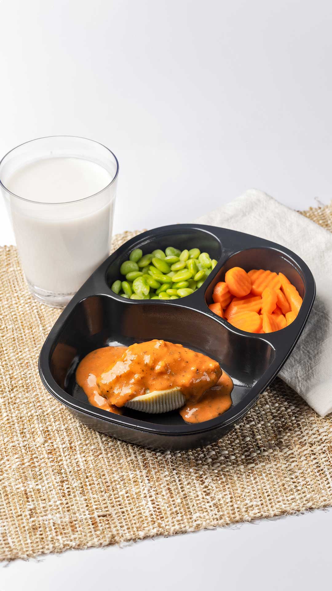 Florentine Stuffed Shell with Parma Rosa Sauce, served with Lima Beans & Carrots